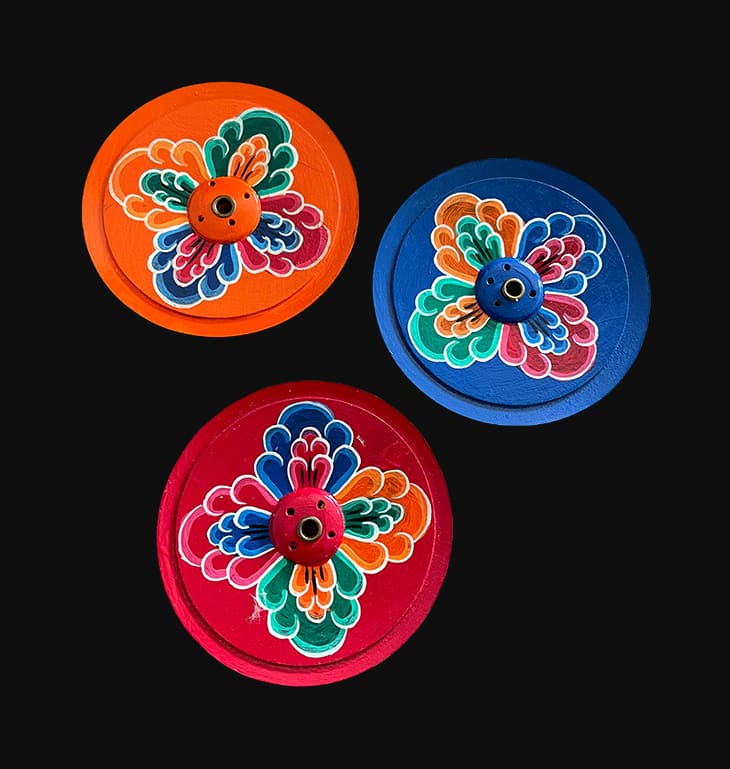 Porte encens Tibétain en bois peint rond Fleur bleu 9.50cm chez Arabesk