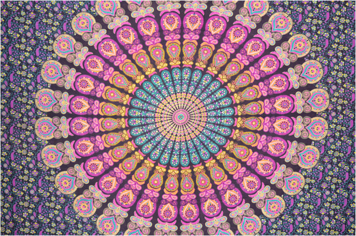 Tenture mandala mauve jaune fushia & turquoise chez Arabesk|cz