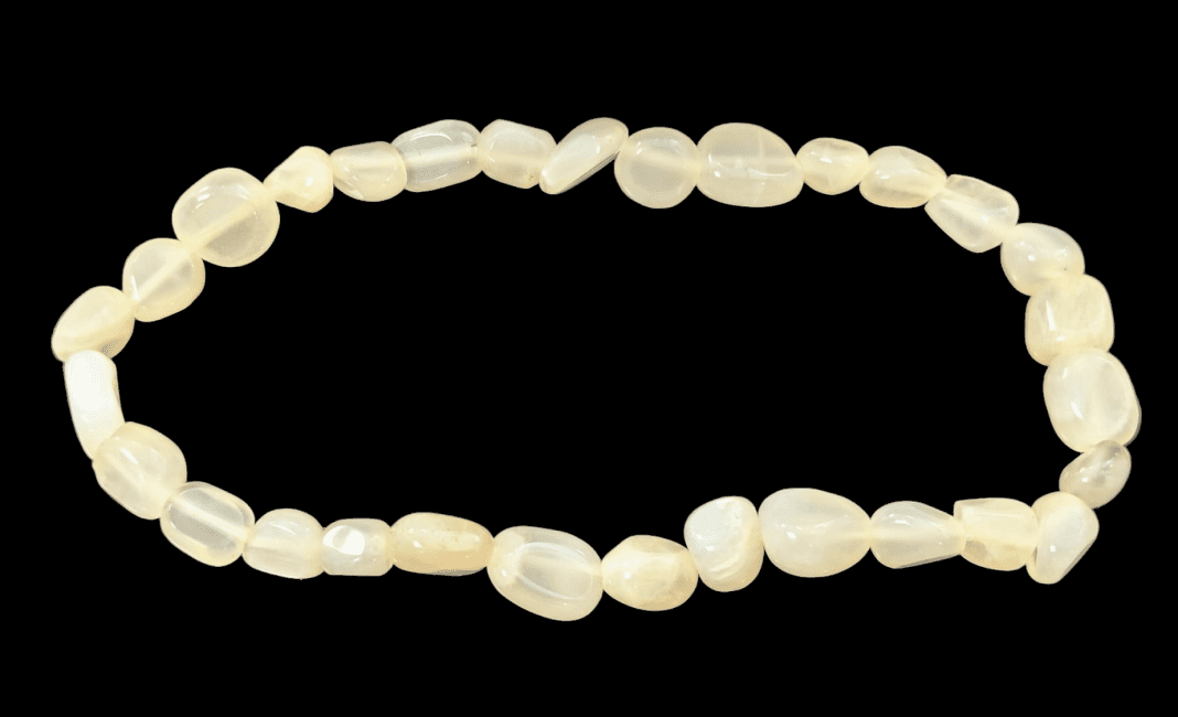 Bracelet Pierre de Lune Beige pierres roulées chez Arabesk