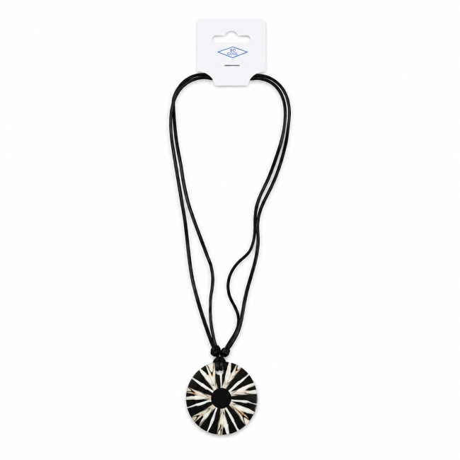 Collier nacre sur cordon velour chez Arabesk|cz
