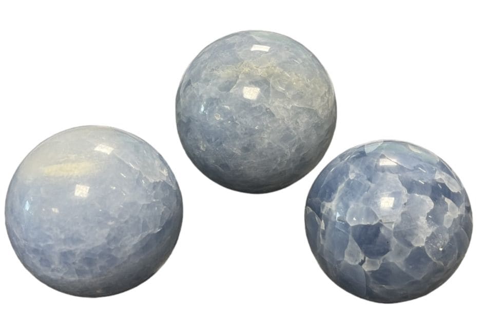 3 Sphères Calcite bleue polis 1.666k chez Arabesk
