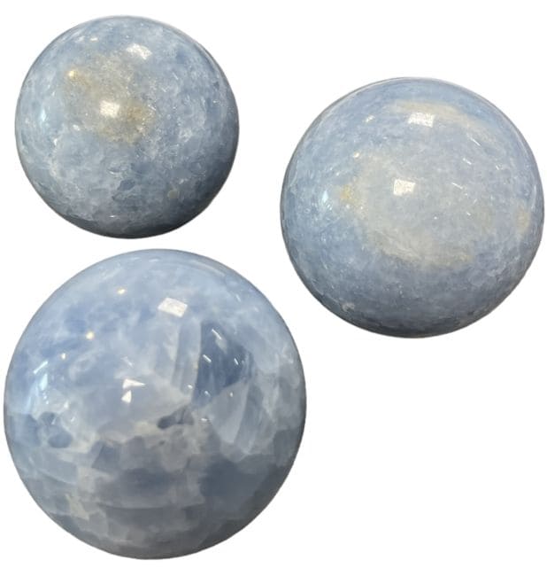 3 Sphères Calcite bleue polis 1.715k chez Arabesk