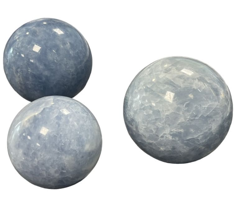 3 Sphères Calcite bleue polis 1.853k chez Arabesk