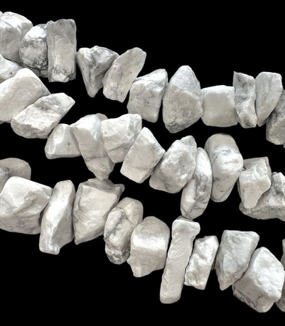 Howlite A Pierres Brutes 13-20mm sur fil 40cm chez Arabesk|cz
