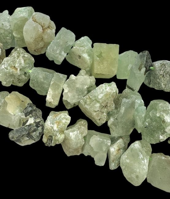 Prehnite A Pierres Brutes 13-20mm sur fil 40cm chez Arabesk|cz