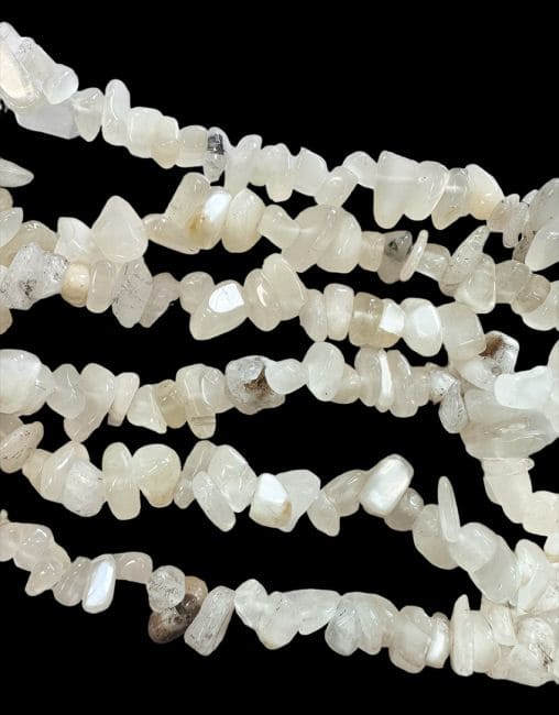 Pierre de Lune Blanche AA chips 5-8mm sur fil 80cm chez Arabesk|cz