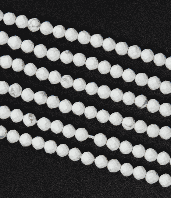 Fil de Perles Rondes Facettées Howlite A 3 mm chez Arabesk