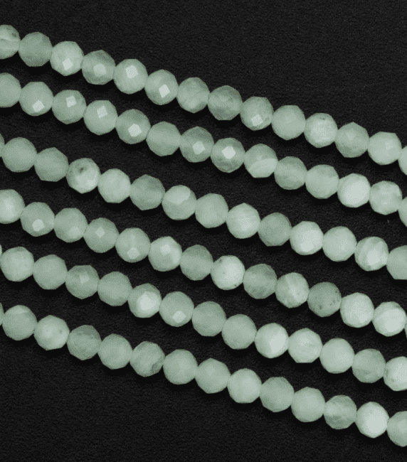Fil de Perles Rondes Facettées Jade de Chine A 3 mm chez Arabesk