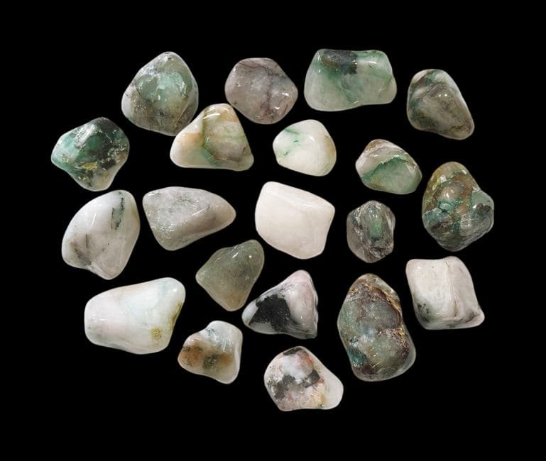Dioptase sur Quartz AB pierres roulées 250g chez Arabesk|cz