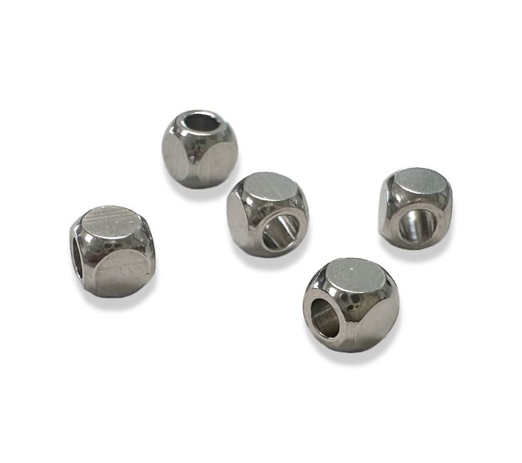 Intercalaires Cubes Arrondis Acier Inoxydable Argenté 4mm x100 chez Arabesk