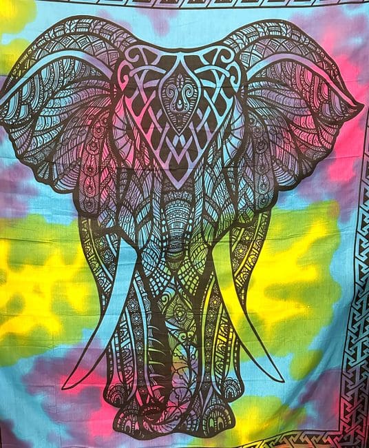 Tenture Eléphant Rose Turquoise Vert chez Arabesk|cz