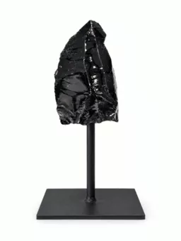 Surový Rodonit A na Černém Kovovém Stojanu 17-20 cm 700-1200 g