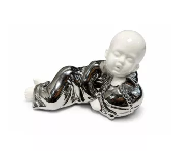 Soška Ležícího Buddhistického Mnicha z Keramiky Bílá a Stříbrná 18cm